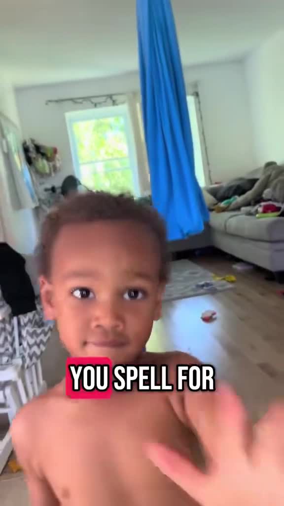Wanilo, 3 ans, épelle des mots
